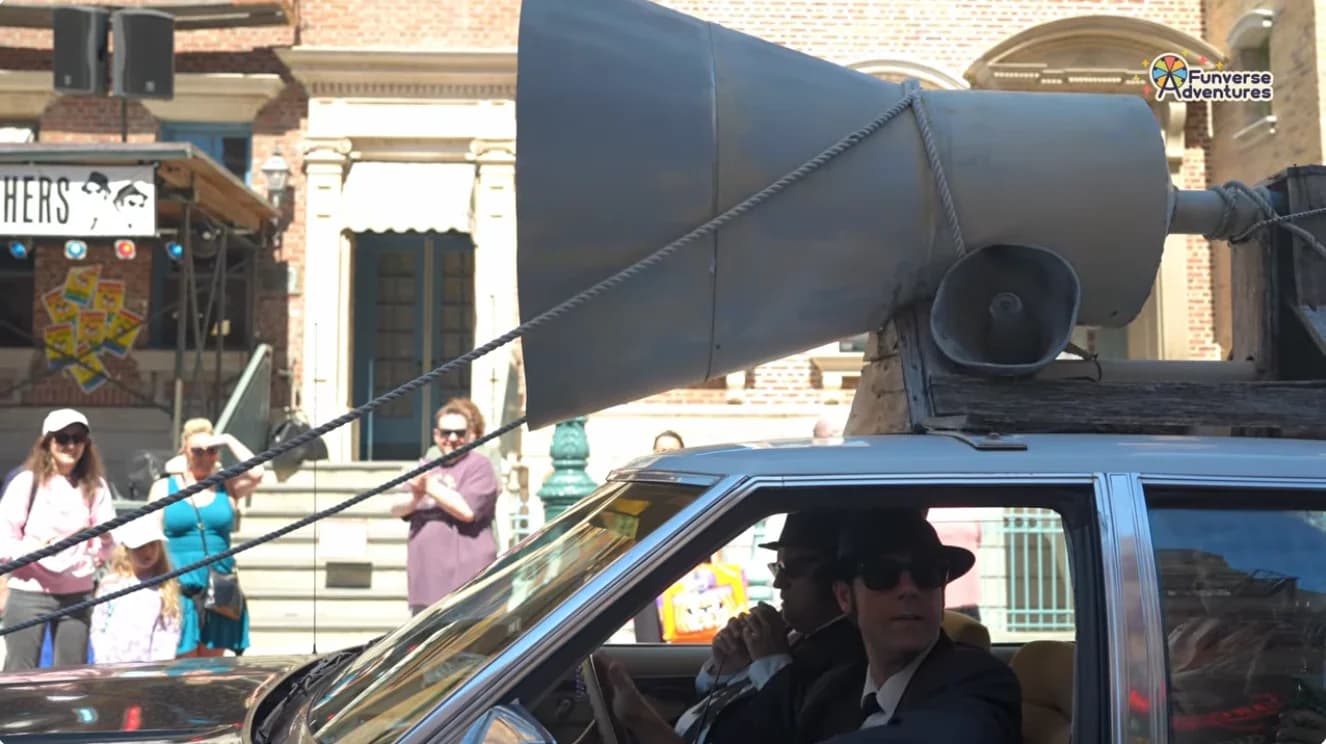 loi.THE BLUES BROTHERS TURNED UNIVERSAL STUDIOS INTO PURE CHAOS!
