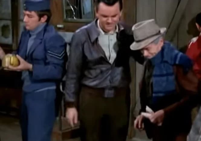 bia.HEAD THE UNTOLD STORY BEHIND HOGAN’S HEROES AND THE SCENE THAT BROKE THE ENTIRE CAST