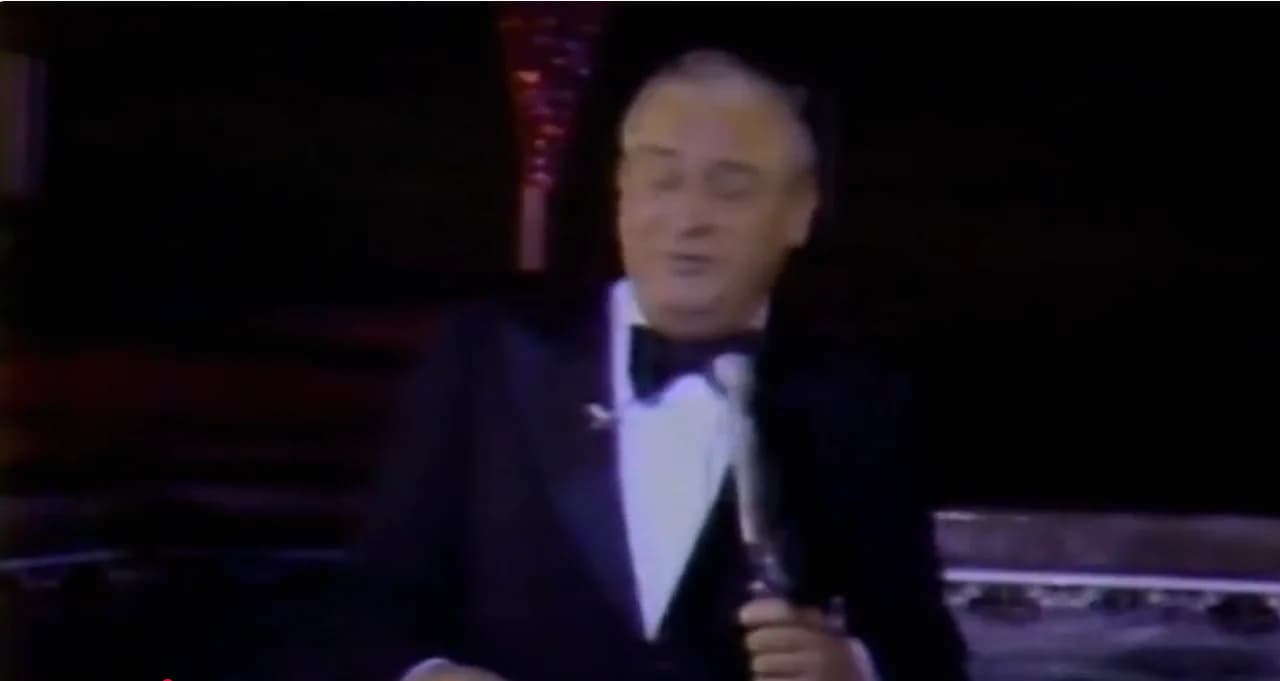 loi.RODNEY DANGERFIELD DOES STAND-UP FROM A HOT TUB!