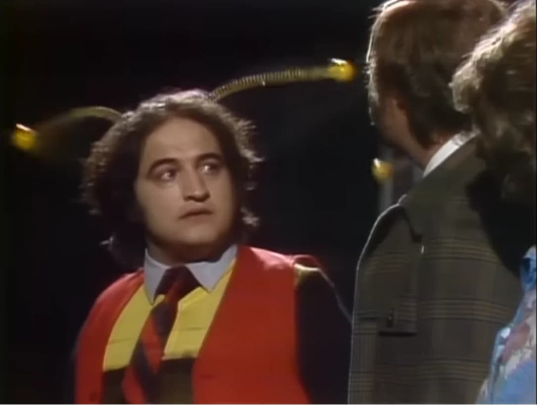 loi. SNL's Hilarious Bee Sketch: The Comedy Gold Moment That Broke The Internet